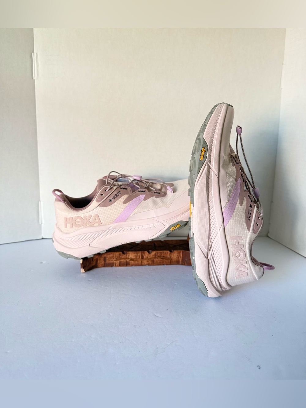 Hoka W Transport GTX Hiking Trail Sneakers Womens Size 9.5 B Pink Blush Rose